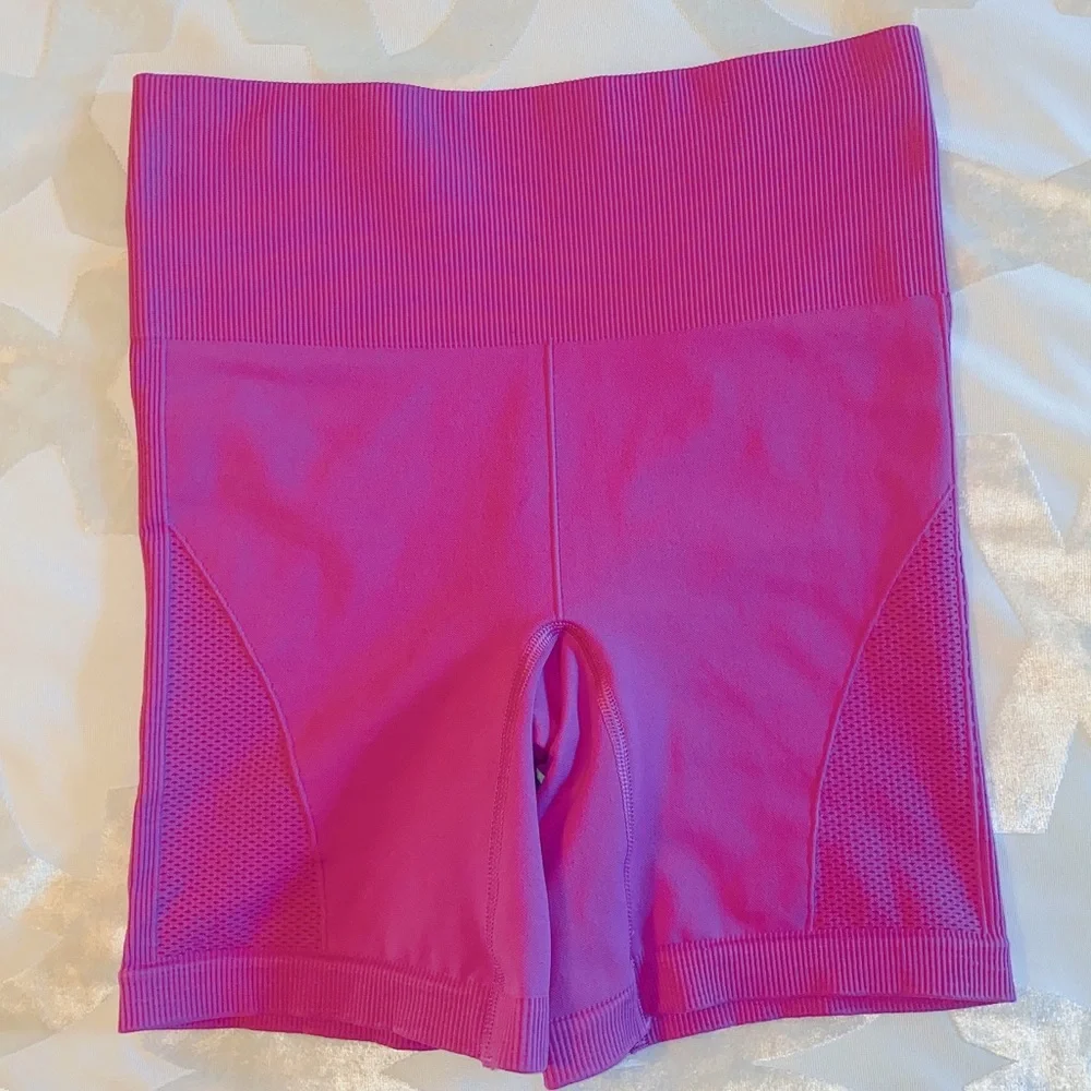Lululemon Sculpt Short
Regal Plum - Picture 6 of 6